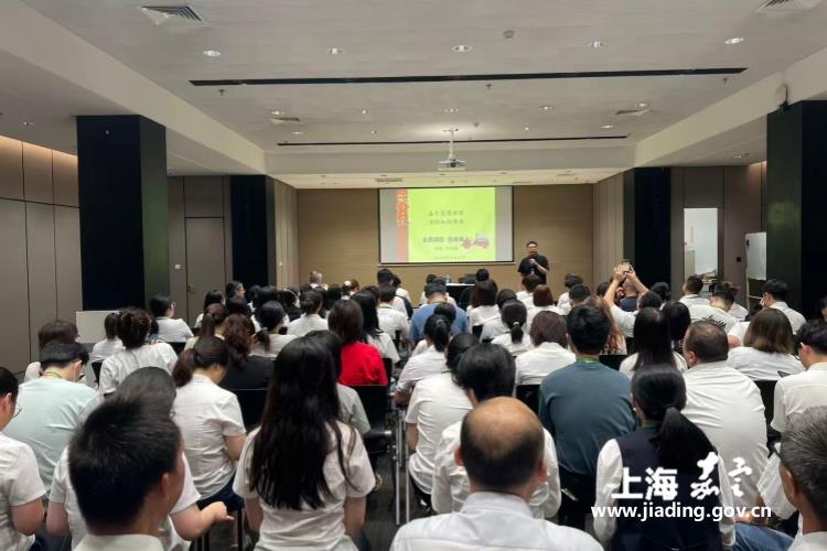 嘉定区图书馆开展迎双节消防安全培训和演练